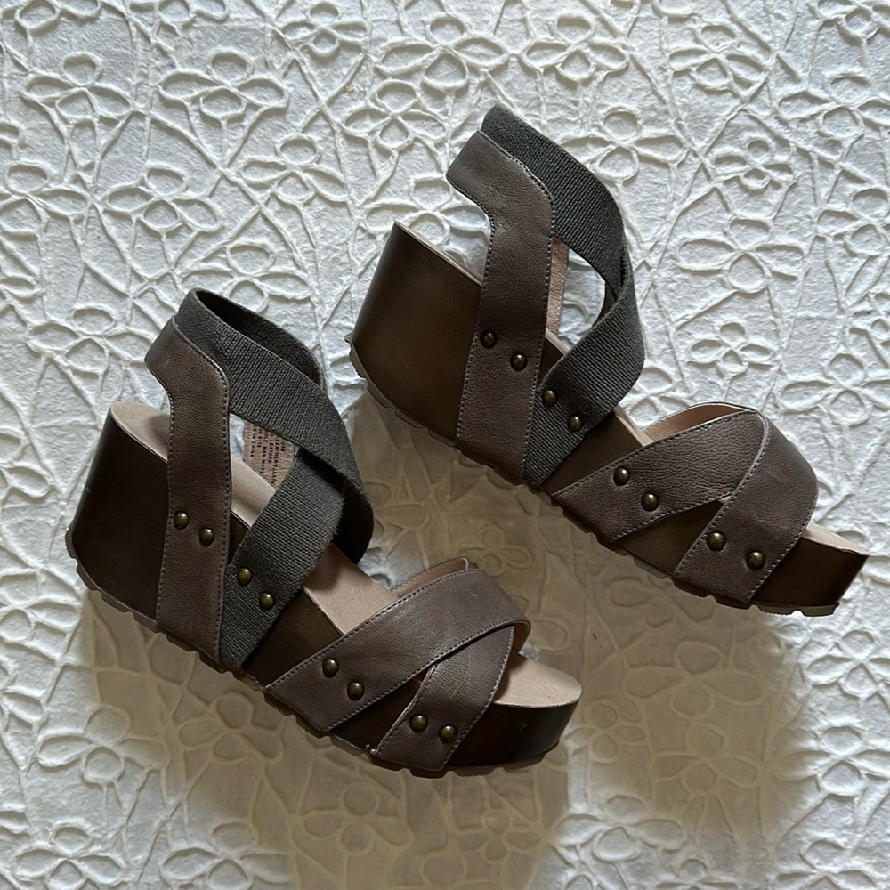NATIONAL COMFORT MULTI-BAND STRAP WEDGE SANDALS